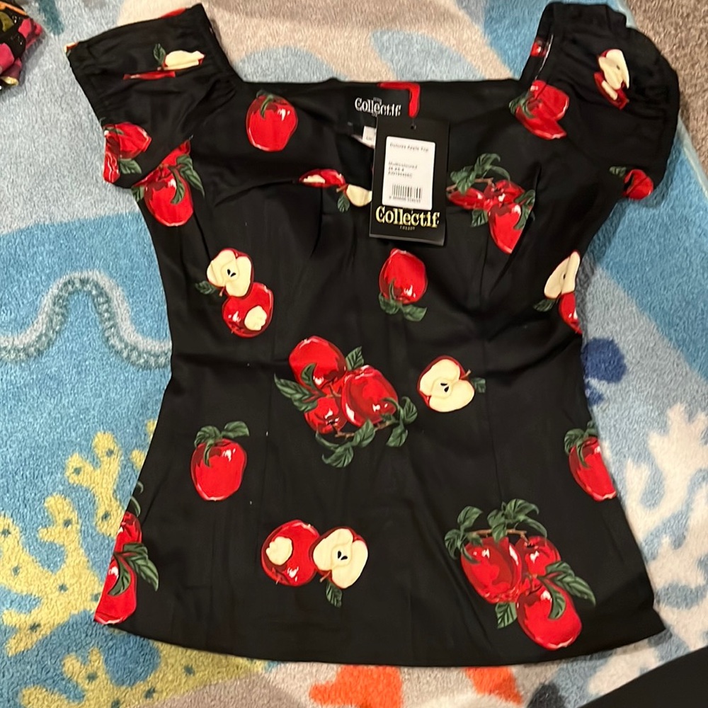 Dolores Apple top